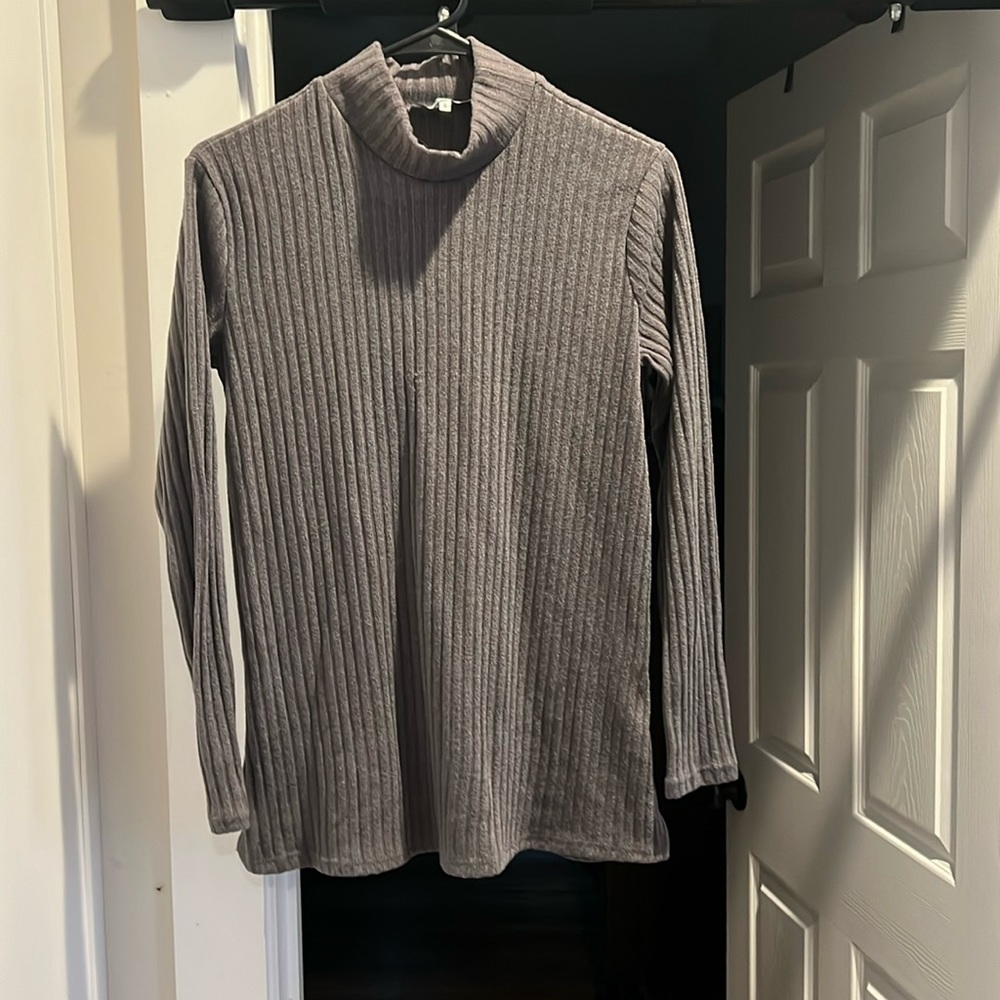 Women’s Boutique Emma’s Closet Turtle Neck Top